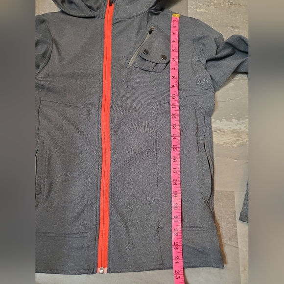 Lululemon heathered grey jacket. Red touch. Y2K. Men size M. - Picture 9 of 10
